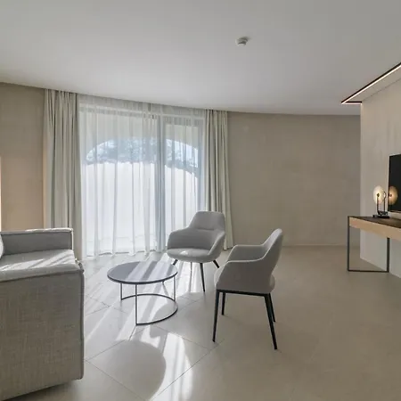 Ensana Aquahouse Otel