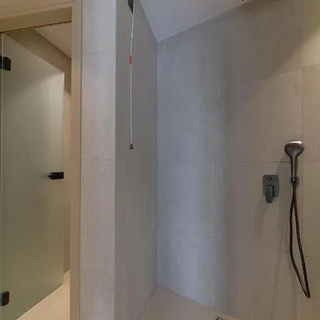 Ensana Aquahouse Otel