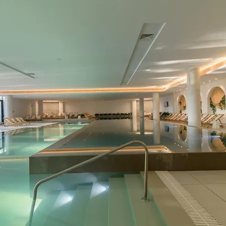 Ensana Aquahouse 圣君士坦丁和海伦那